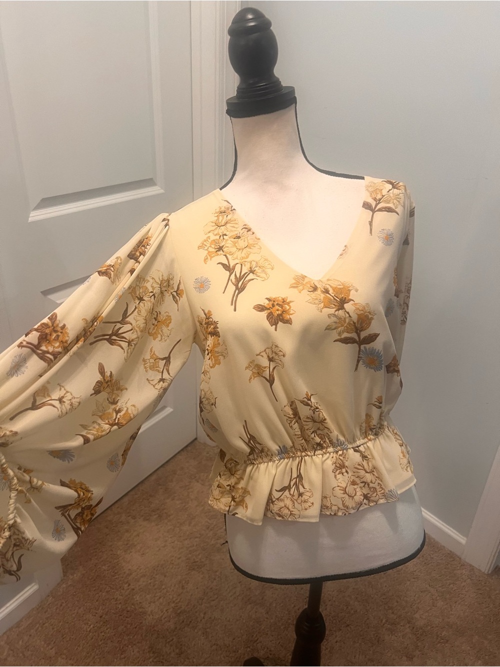 Sugar Lips Floral Peplum Blouse XS NWT Balloon Sleeve V-Neck Cream Boho